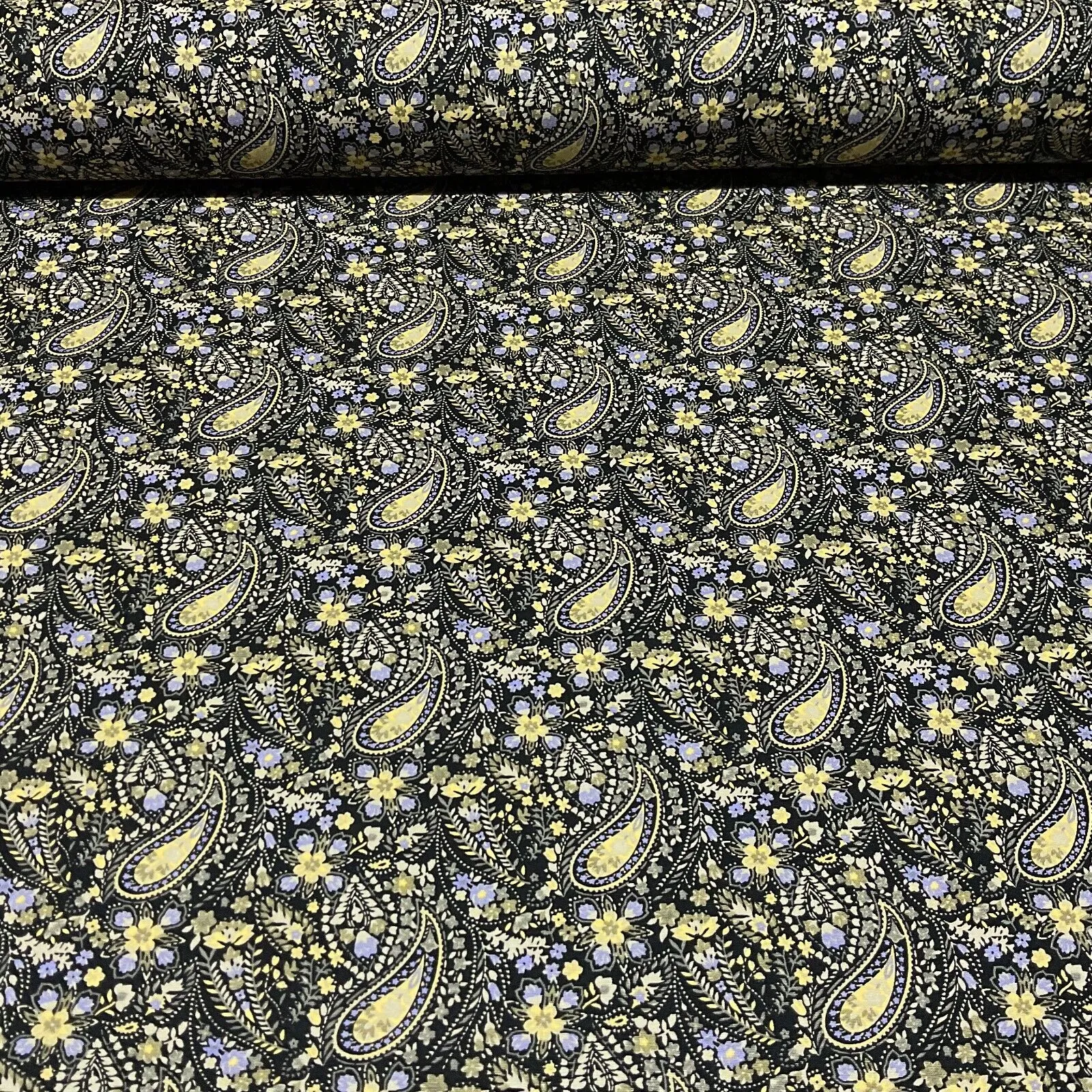 Vintage Paisley 100% cotton Poplin printed dress craft fabric 112cm wide M1744