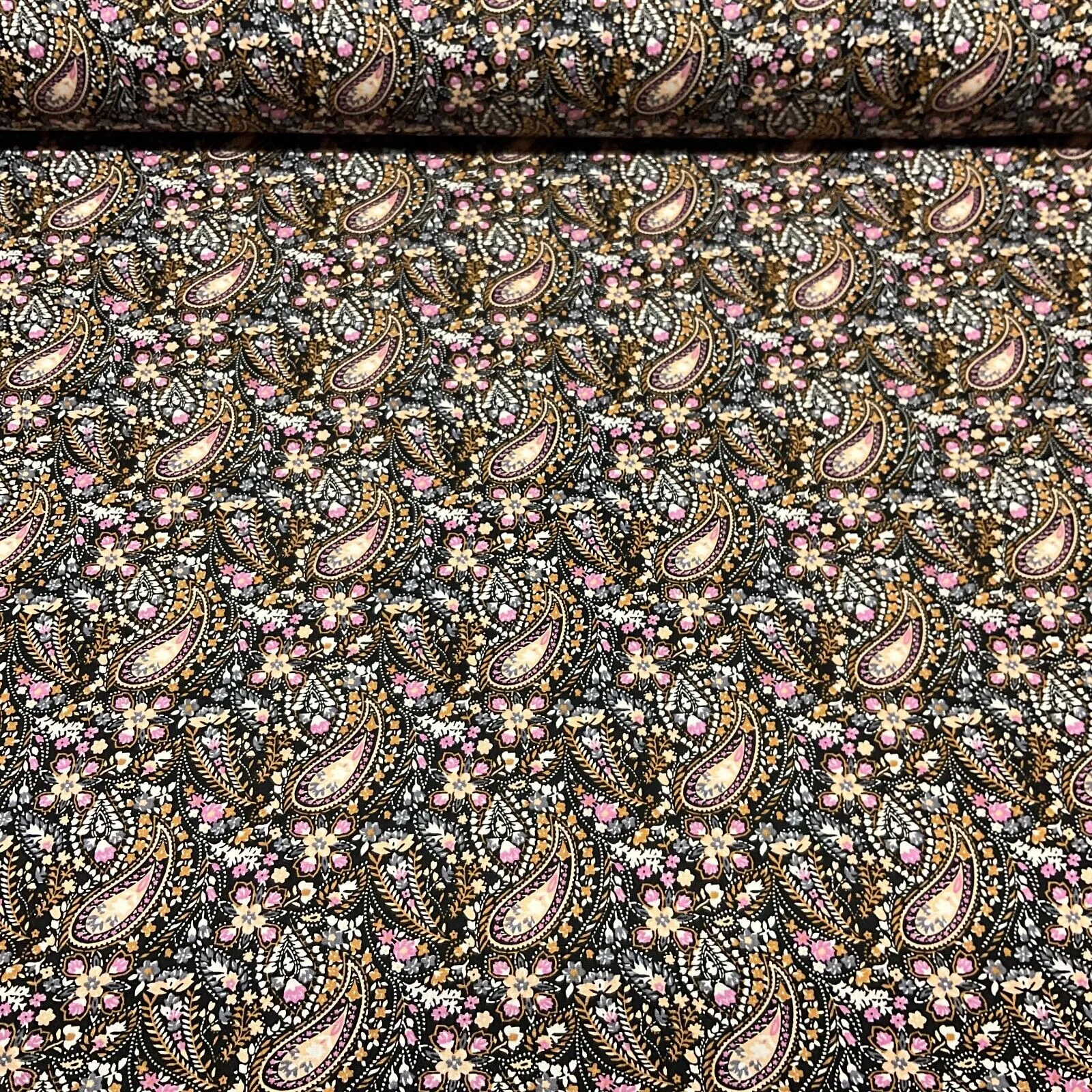 Vintage Paisley 100% cotton Poplin printed dress craft fabric 112cm wide M1744