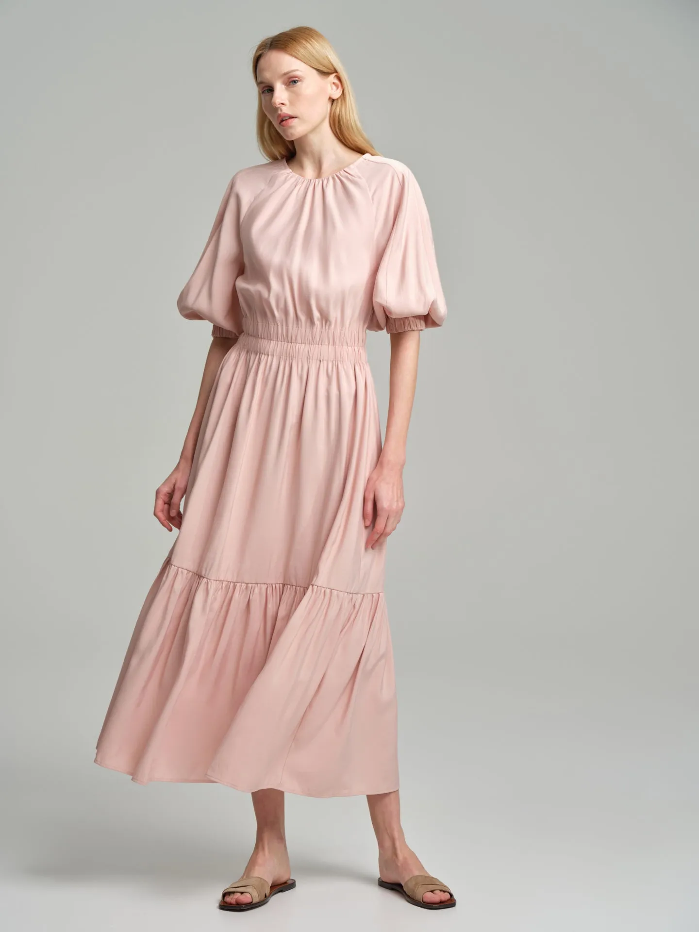 Volume dress with smocked waistline
